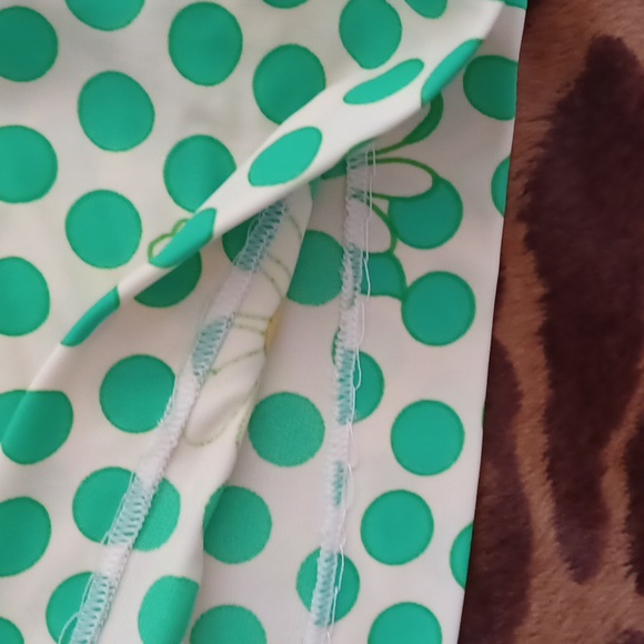 Cute vintage polkadot and daisy pattern top. M/L - Picture 6 of 7